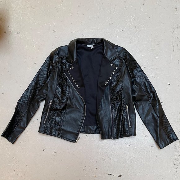 D Signed Disney Black Faux Leather Moto Jacket Girls Medium 10/12 Silver Studs - Picture 3 of 10